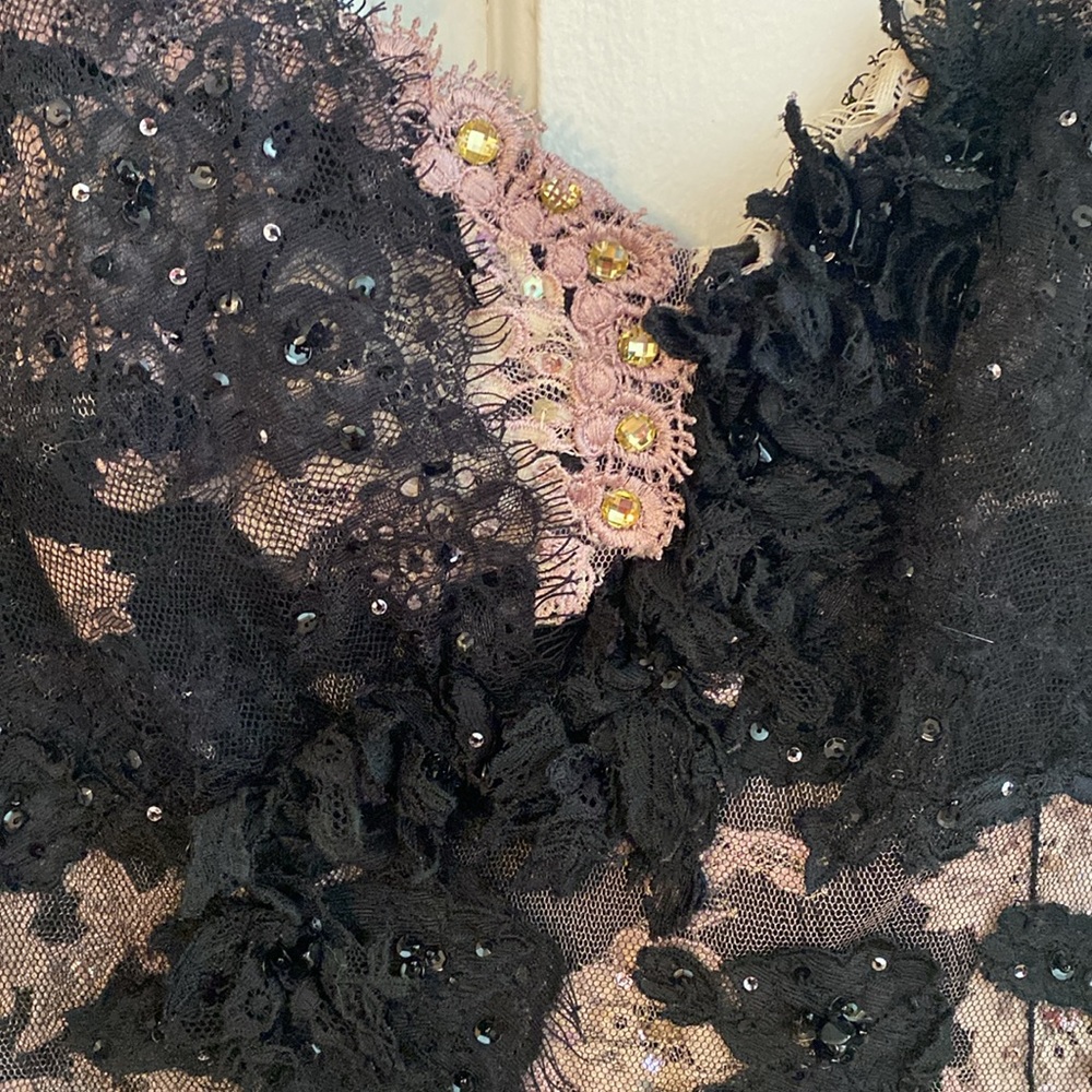 Mandalay lace evening dress - Picture 15 of 16